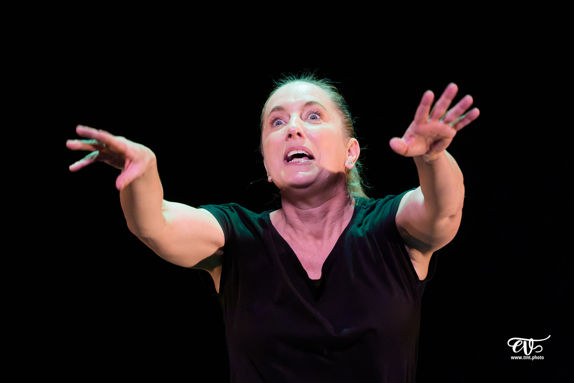 LES CHATOUILLES OU LA DANSE DE LA COLÈRE (ANDRÉA BESCOND)